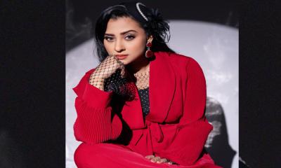 লাল পোশাকে বুবলী