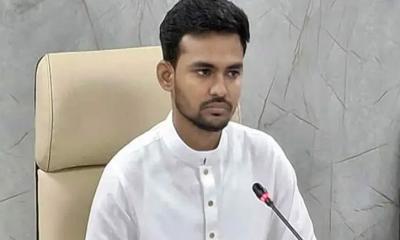ঢাকা-১০ আসনে মনোনয়নপত্র নিলেন আসিফ মাহমুদ