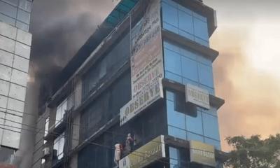 ধানমন্ডির বহুতল ভবনে আগুন