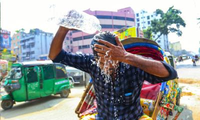 তীব্র তাপপ্রবাহে পুড়ছে ৪০ জেলা