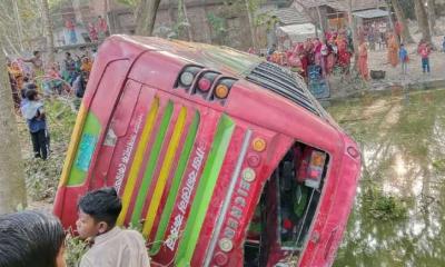 কেশবপুরে বাস দূর্ঘটনায় ১০ শিক্ষার্থী আহত