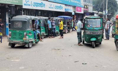ঈদ আনন্দ ফুরালেও, ফুরোয়নি সিএনজির বাড়তি ভাড়া আদায়ের মহোৎসব