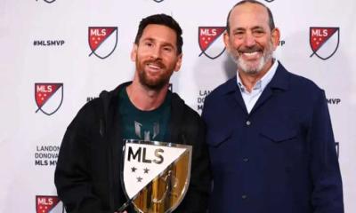 সবচেয়ে মূল্যবান ফুটবলারের পুরস্কার জিতলেন মেসি