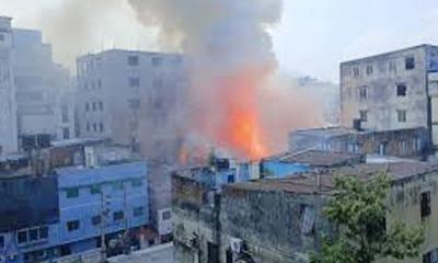 মিরপুরে গার্মেন্টস ও কেমিক্যাল গোডাউনে আগুন, ৭ ইউনিট নিয়ন্ত্রণে