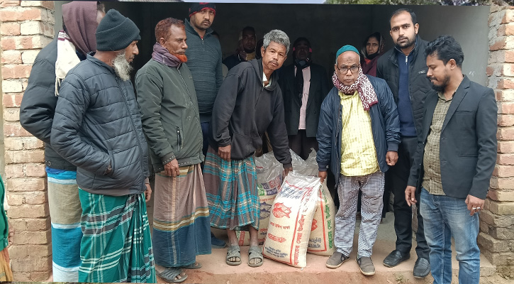 শ্রীবরদীতে বড়দিন উপলক্ষে গীর্জায় চাল বিতরণ