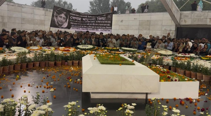 খালেদা জিয়ার সমাধিতে শ্রদ্ধা