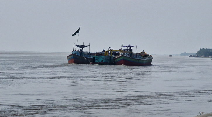 ভারতীয় জলসীমা ব্যবহার বাল্কহেড-নৌযান, আতঙ্কিত সীমান্তবাসী