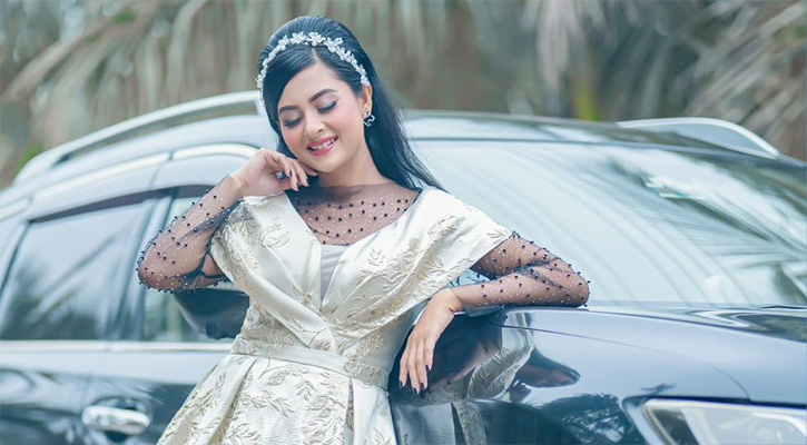 নতুন লুকে বুবলী ‘প্রেশার কুকার’