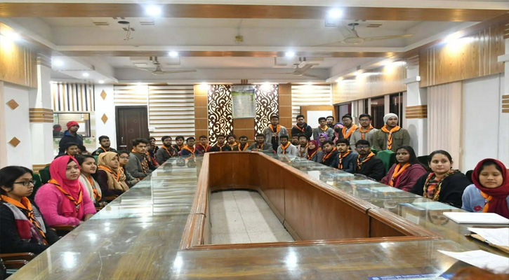 বাকৃবিতে রোভার স্কাউটের ক্যাম্প এর সনদ বিতরণ