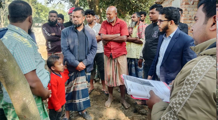 মান্দায় অবৈধভাবে পুকুরের মাটি খনন,  জরিমানা