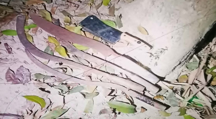 কোটচাঁদপুর থানা পুলিশের অভিযানে দেশীয় অস্ত্র উদ্ধার