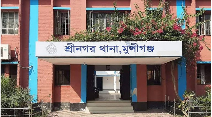 শ্রীনগরে ৪ চোর আটকের পর পুলিশে সোপর্দ