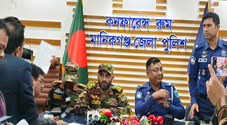 মানিকগঞ্জে অস্ত্র ও বোমা উদ্ধার