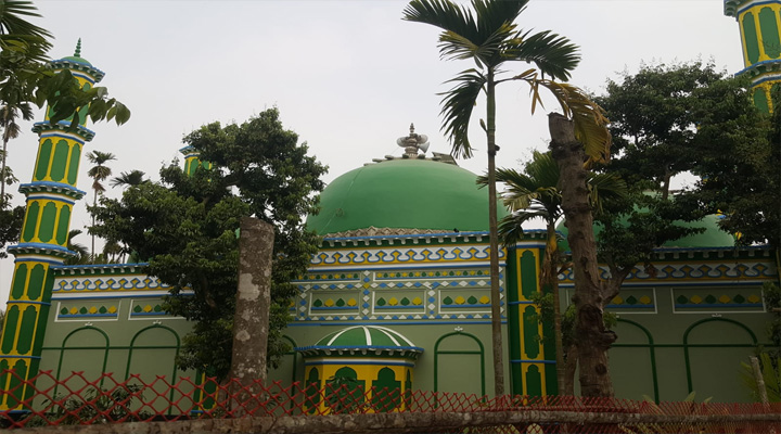 স্থাপত্যশৈলীর অনন্য নিদর্শন তিন গম্বুজবিশিষ্ট কেরামত আলী মসজিদ