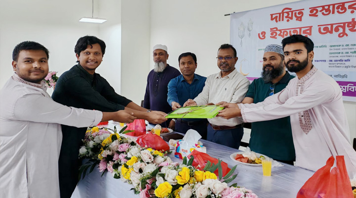পাবিপ্রবি প্রেসক্লাবের দায়িত্ব হস্তান্তর ও ইফতার অনুষ্ঠিত