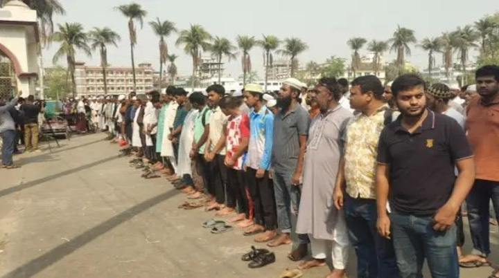 ছুরিকাঘাতে নিহত ইবি শিক্ষিকার দাফন সম্পন্ন
