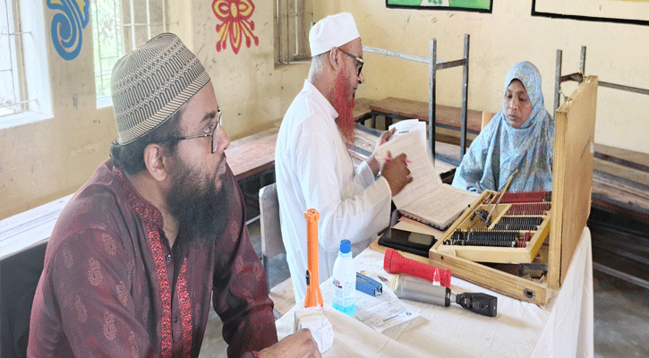 ফরিদপুরে বিনামূল্যে চক্ষু চিকিৎসা ক্যাম্প