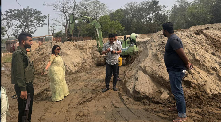আনোয়ারায় অবৈধ বালু মহলে ইউএনও’র হানা, জরিমানা ও ট্রাক-এস্কেভেটর জব্দ