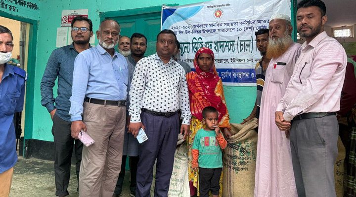 নলডাঙ্গায় ভিজিএফ চাউল বিতরণ