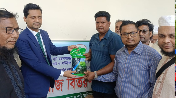 সালথায় পাটবীজ বিতরণ
