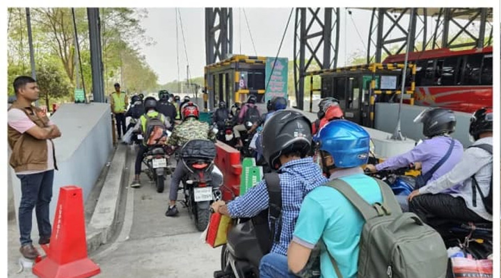 বাড়ছে ঘরমুখো মানুষের চাপ, যানজট ছাড়াই স্বস্তিতে ঈদযাত্রা