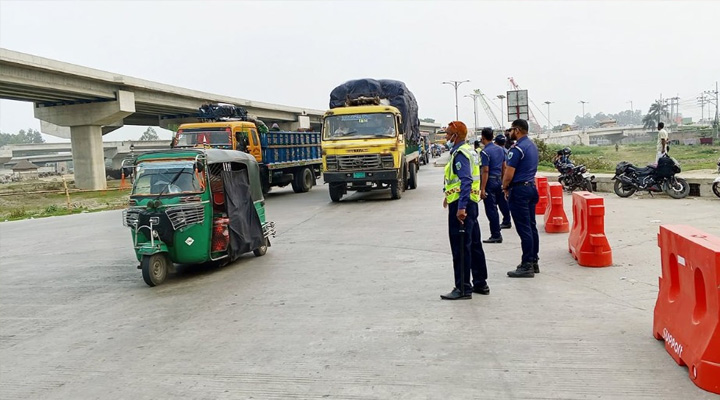 ঈদযাত্রা স্বস্তিতে, উত্তরবঙ্গ মহাসড়কে ১২০০ পুলিশ ও ড্রোনে নজরদারি