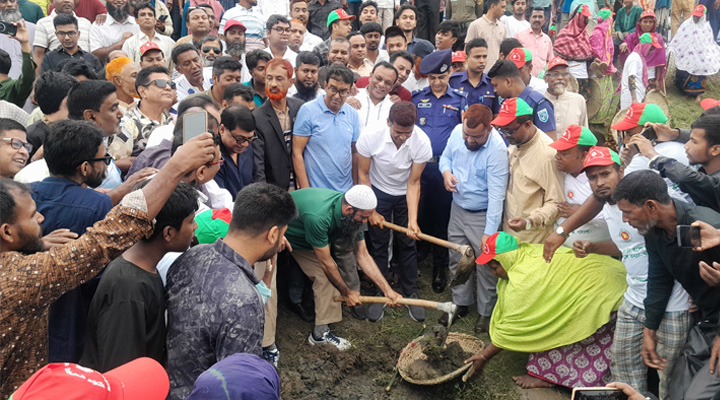 গোবিন্দগঞ্জে খাল খননের উদ্বোধন করলেন পানি সম্পদ প্রতিমন্ত্রী