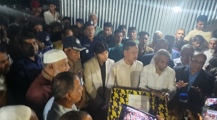 সৌদিতে মিসাইল হামলায় নিহত বাচ্চুর বাড়িতে  মন্ত্রী