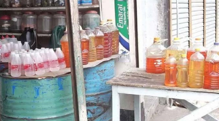 চরভদ্রাসন বাজারে জ্বালানি সংকট, অতিরিক্ত দামে বিক্রি