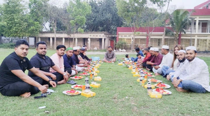 নরসিংদীতে ১২ ব্যাচের শিক্ষার্থীদের উদ্যোগে ইফতার ও দোয়া মাহফিল