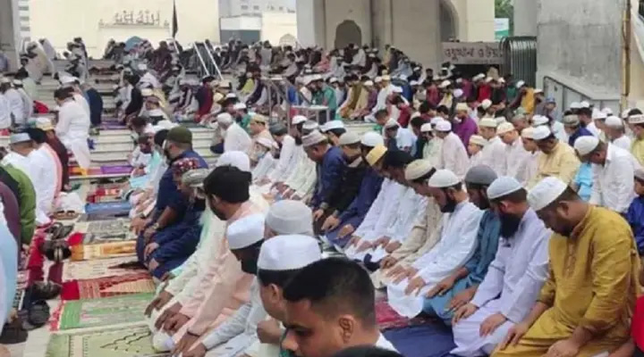 বায়তুল মোকাররমে ঈদুল ফিতরের প্রথম জামাত অনুষ্ঠিত