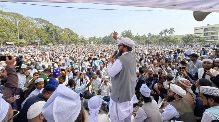 শিবচরে ঈদের জামাতের ইমামতি করলেন এমপি হানজালা