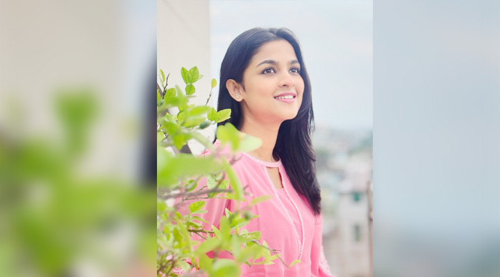 ঈদে মুগ্ধতা ছড়ালেন সাদিয়া