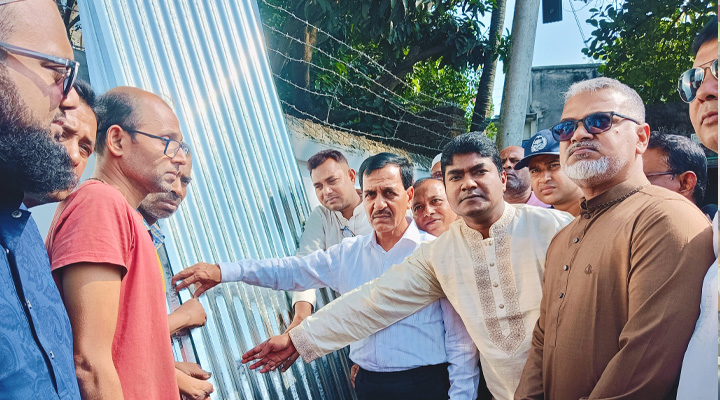 নওগাঁয় অগ্নিকাণ্ডে ক্ষতিগ্রস্থ পরিবার পেল সরকারি সহায়তা