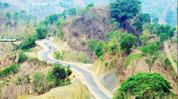 রঙিন সাজে পাহাড়, পাড়ায় পাড়ায় ছড়িয়ে পড়েছে 