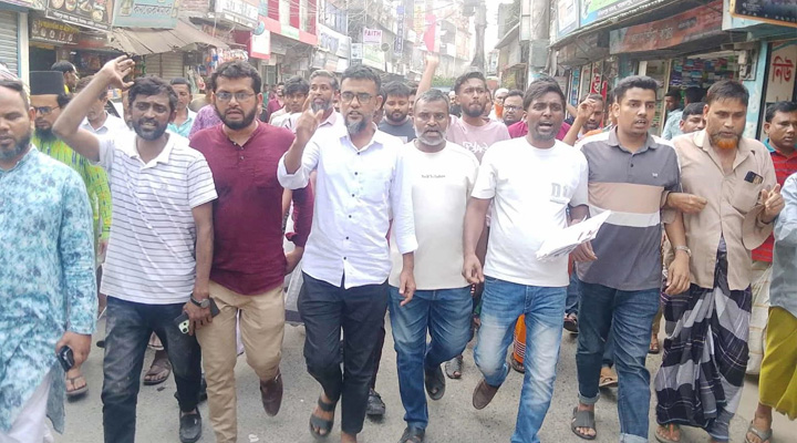 শাহজাদপুরে এক ব্যবসায়ীকে কুপিয়ে জখম, বিক্ষোভ