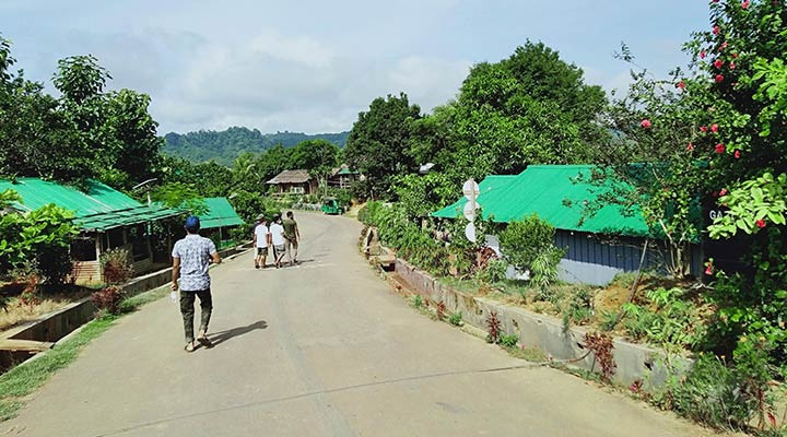চোখ জুড়ানো মেঘ-পাহাড়ের মুনলাই পাড়া, বান্দরবান