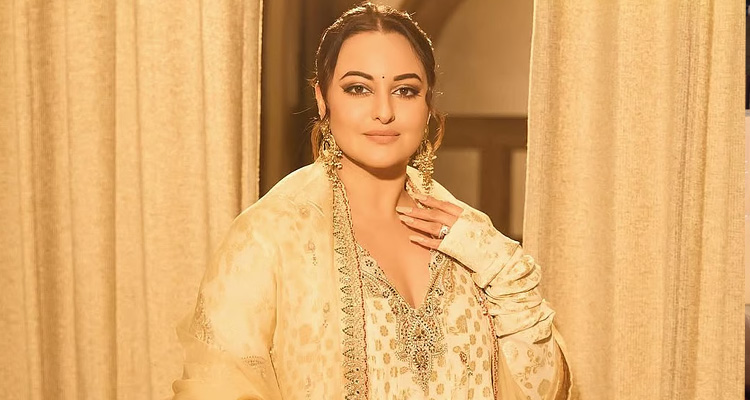সোনাক্ষী অন্তঃসত্ত্বা  হওয়া নিয়ে মুখ খুললেন  মা