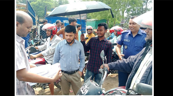 সড়ক পরিবহন আইন বাস্তবায়নে মান্দায় ভ্রাম্যমান আদালতে জরিমানা
