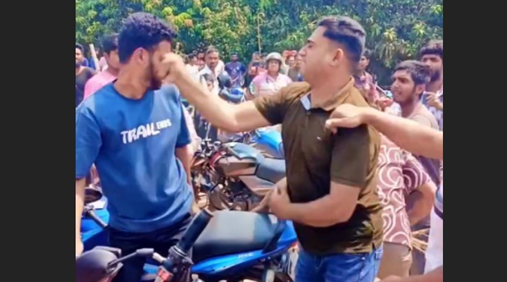 মুন্ডুমালা শাহিন ফিলিং স্টেশনে তেল নিতে আসা বাইক চালকদের যুবলীগ নেতার হামলা