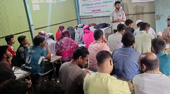 ফরিদগঞ্জে সিসিডিএ সিমস্ প্রকল্পের আওতায় সাহাপুর গ্রামে পিডিএমও প্রশিক্ষন