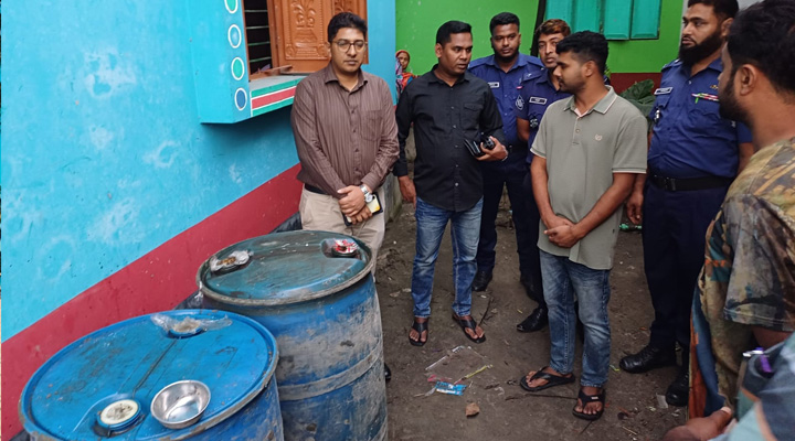 কালিয়ায় বিপুল পরিমাণ ডিজেল ও অকটেন উদ্ধার