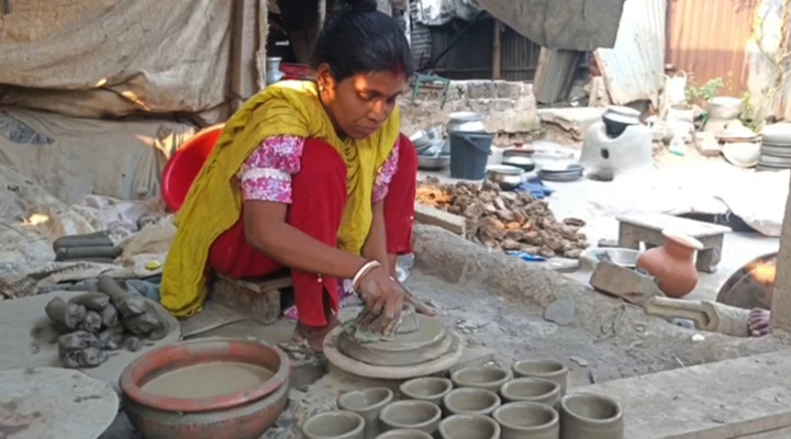 পলাশে শিল্প অস্তিত্ব সংকটে, টিকে থাকার লড়াইয়ে মৃৎশিল্পীরা