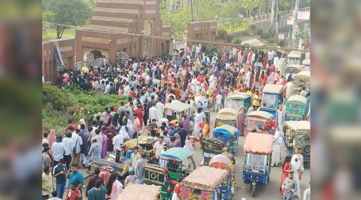 জাবিতে বহিরাগতদের উপচে পড়া ভিড়, ‘বেসামাল’ প্রশাসন