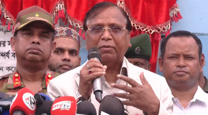 ‘ফুটপাতের হকারদের লাইসেন্সের উদ্যোগ’