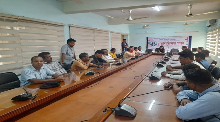 মহাদেবপুরে সাংবাদিকদের সাথে নবাগত ইউএনও’র মতবিনিময়