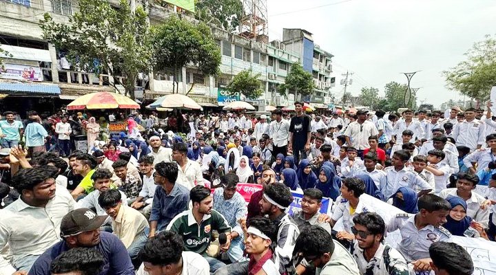 বেনাপোলে হাসপাতালের দাবিতে উত্তাল জনপদ, আশ্বাস প্রশাসনের