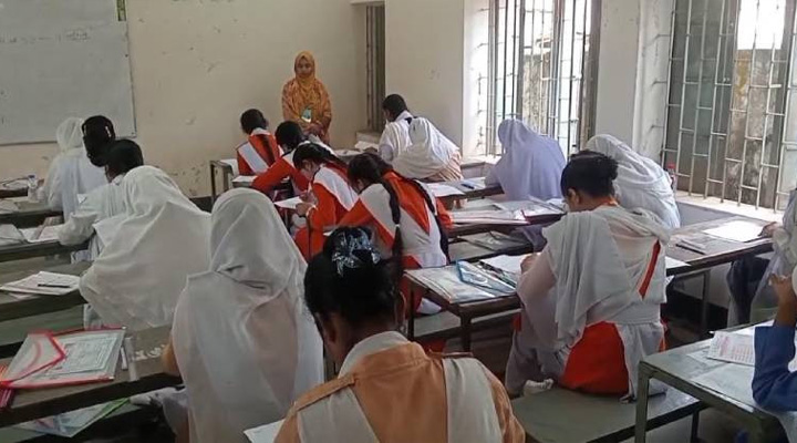 শান্তি ও শৃঙ্খলায় মুকসুদপুরে এসএসসি ও সমমানের পরীক্ষা শুরু