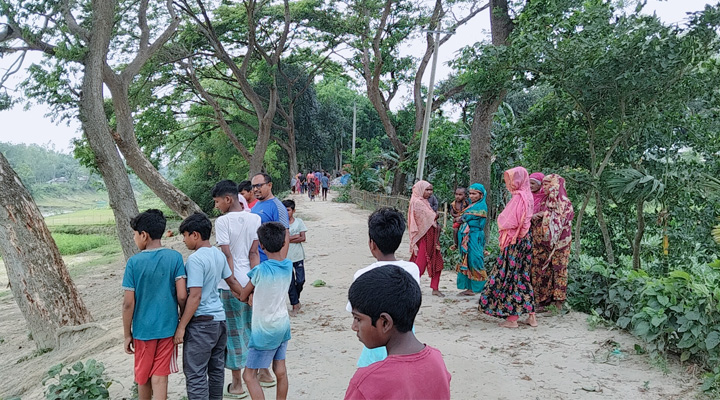 সরিষাবাড়ীতে দা দিয়ে আঙুল বিচ্ছিন্ন, আত্মসমর্পণ