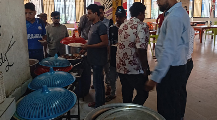 যবিপ্রবিতে খাবারের মান যাচাইয়ে ক্যাম্পাস সংলগ্ন হোটেলগুলোতে পরিদর্শন